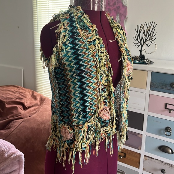 Artsy boho fringe multicolored whimsical floral pattern vest - Picture 7 of 12